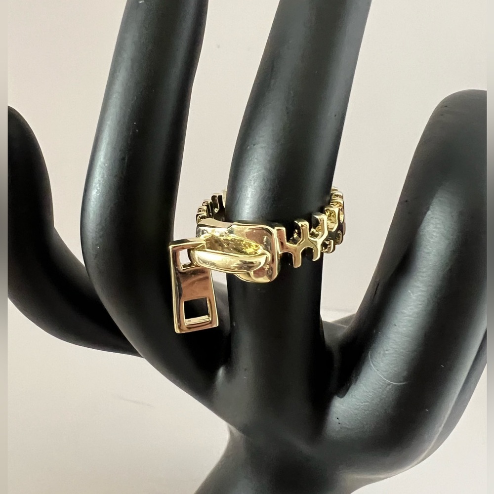 💜3/$20 NWOT Gold-tone Zipper Ring- highly polished -Statement piece